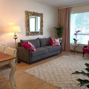Charming Pine View Apartment