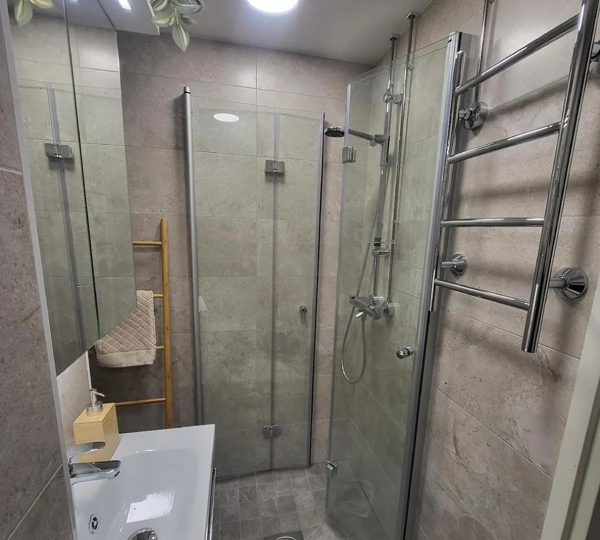 Direct Train To Helsinki And Airport, Near Shopping Center Apartment Vantaa